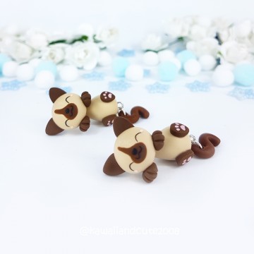 Gato Siames Cuelga Orejas