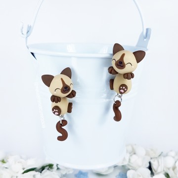 Gato Siames Cuelga Orejas