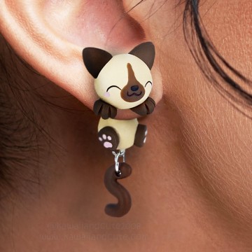 Siamese Cat Clinging Ears