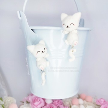 Gato Blanco Cuelga Orejas