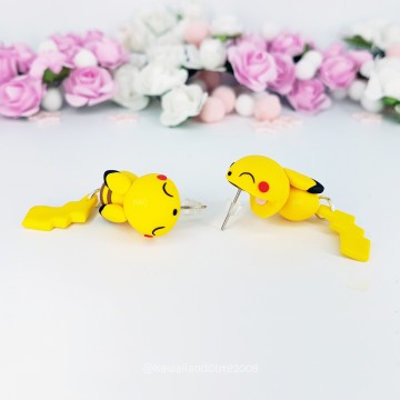 Pikachu Come Orejas Pikachu Come Orejas