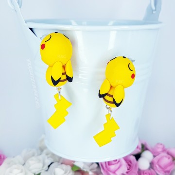 Pikachu Come Orejas Pikachu Come Orejas