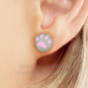 Cat Pawprint grey earring 07