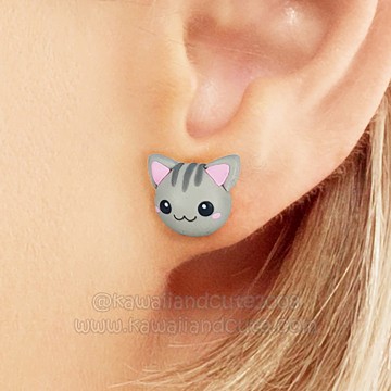 Cat Pawprint grey earring 06