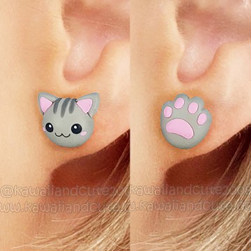 Cat Pawprint grey earring 01