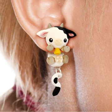 Clinging Cow earrings 01